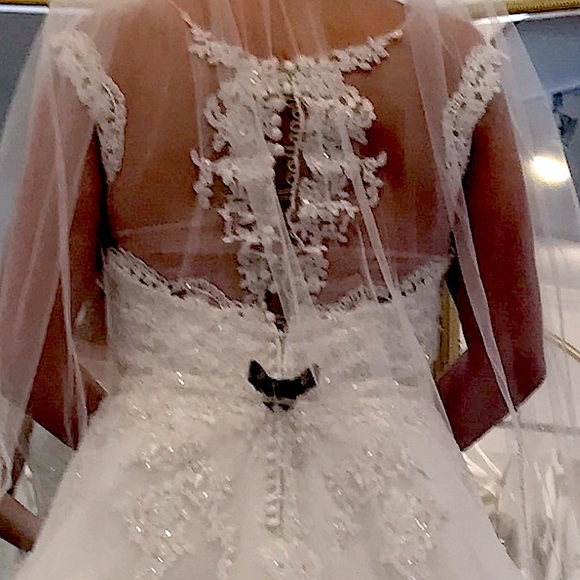 Meet your Posher, Danielle - Picture 2 of 16